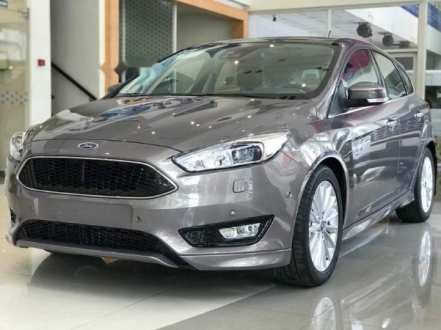 Cần bán xe Ford Focus đời 2019, màu xám, ưu đãi lớn0