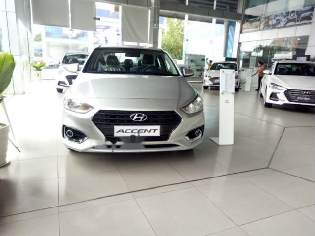 Cần bán Hyundai Accent sản xuất 2019, màu bạc