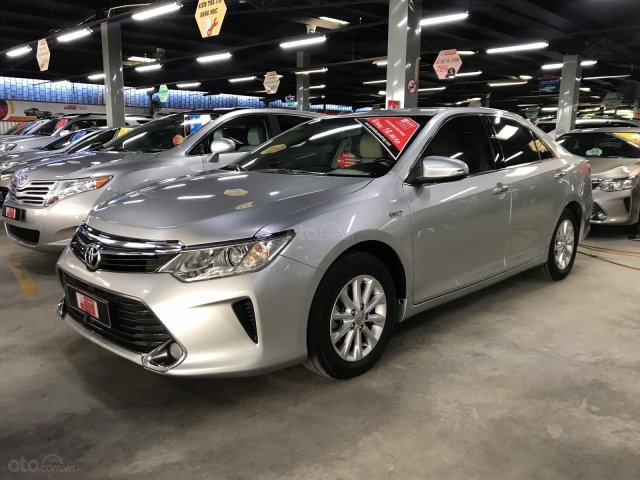 Bán Camry 2.0E 12/2015 màu bạc, xe đẹp, bảo hành tại Toyota Sure Đông Sài Gòn, LH 0907969685