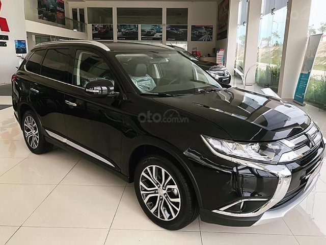 Cần bán xe Mitsubishi Outlander 2.0 CVT đời 2019, màu đen 0