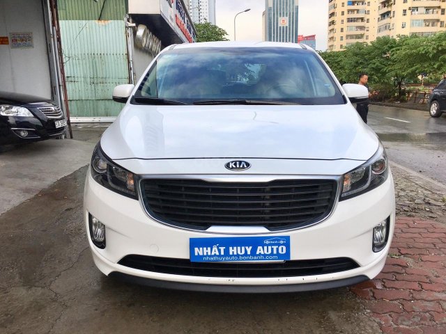 Cần bán xe Kia Sedona 2.2 DATH đời 2016, màu trắng, 890tr0