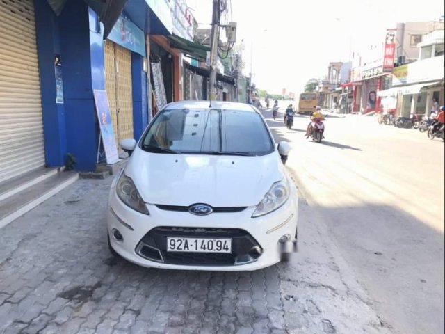 Bán Ford Fiesta đời 2014, màu trắng, xe nhập. số tự động