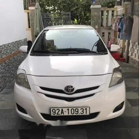 Cần bán lại xe Toyota Vios sản xuất 2009, màu trắng số sàn