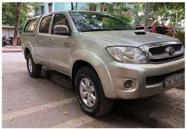 Bán Toyota Hilux 2012, 375 triệu, số sàn, máy dầu