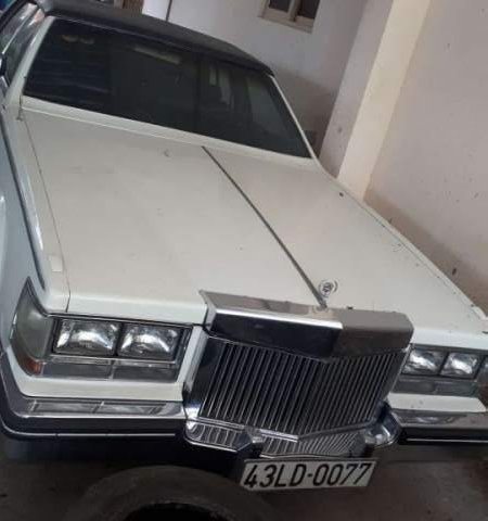 Cần bán xe Cadillac Seville sản xuất năm 1986, màu trắng, nhập khẩu nguyên chiếc