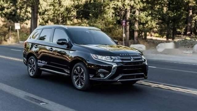 Cần bán xe Mitsubishi Outlander sản xuất 2019, giá tốt0