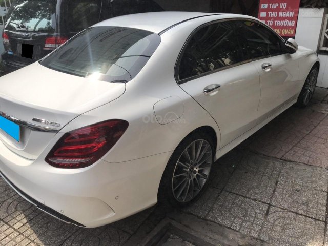 Bán Mercedes C300 AMG 2018 màu trắng, full option0