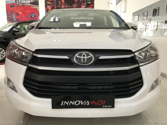 Bán Toyota Innova số tay, mới 100%, đời 2019, màu trắng. Có xe giao ngay