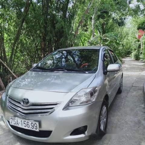 Chính chủ bán xe Toyota Vios năm 2011, màu bạc0