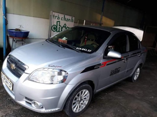 Cần bán lại xe Chevrolet Aveo năm sản xuất 2011, màu bạc, còn mới đẹp0