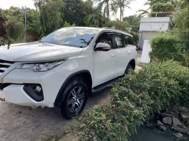 Cần bán Toyota Fortuner đời 2017, màu trắng, mới đi được 6000km