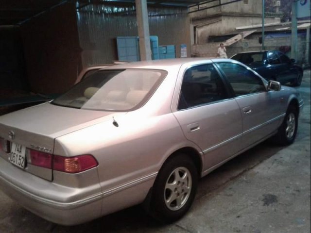 Cần bán gấp Toyota Camry sản xuất 1998, nhập khẩu, xe không lỗi nhỏ0