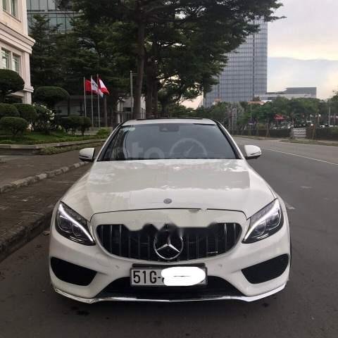 Xe Mercedes năm 2015, màu trắng, nhập khẩu nguyên chiếc