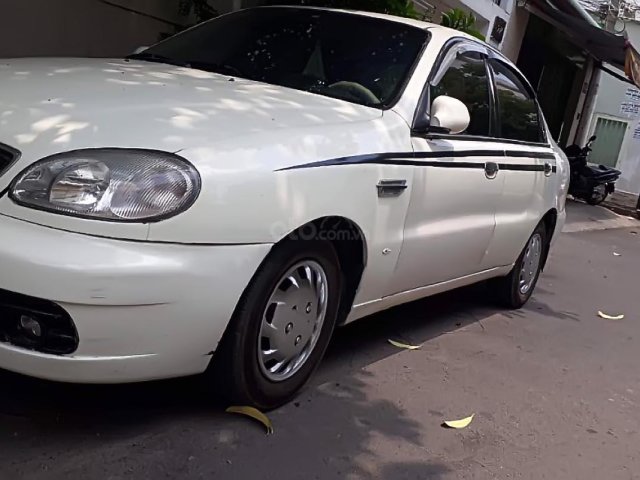 Bán ô tô Daewoo Lanos sản xuất năm 2002, màu trắng số sàn, giá tốt0