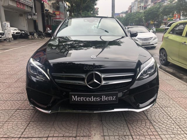 Bán Mercedes Benz C300 AMG màu đen/đỏ sản xuất 2018 mới 100%, chưa đi km nào0