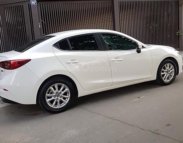 Cần bán Mazda 3 đời 2016, màu trắng