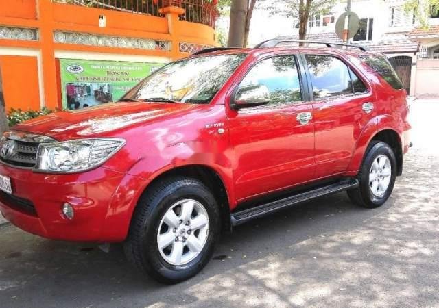 Cần bán xe Toyota Fortuner 2.7V đời 2010, màu đỏ, máy xăng