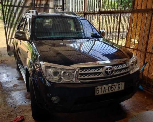 Cần bán Toyota Fortuner G 2011, màu đen, số sàn0