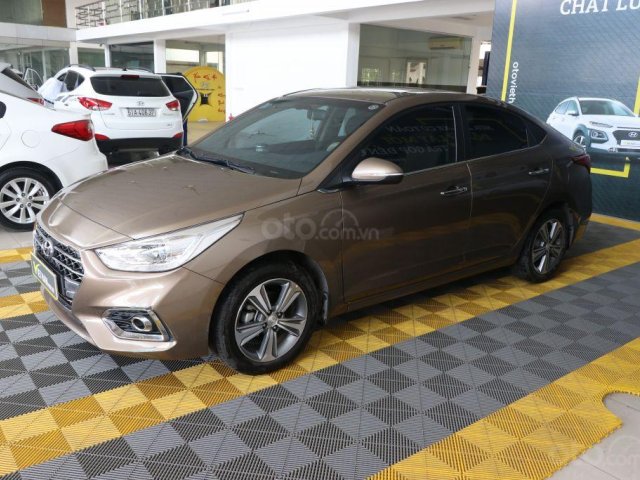 Bán ô tô Hyundai Accent 1.4AT full sản xuất 2018, màu nâu0