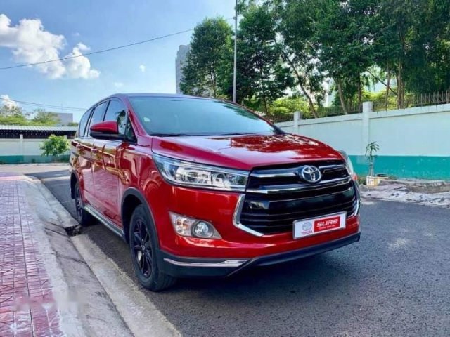 Cần bán gấp Toyota Innova Ventruer sản xuất 2018, màu đỏ, chạy lướt 26.000 km0