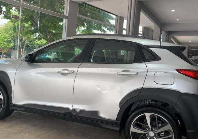 Bán Hyundai Kona đời 2019, màu bạc, nhập khẩu, tiện nghi sang trọng, gầm cao