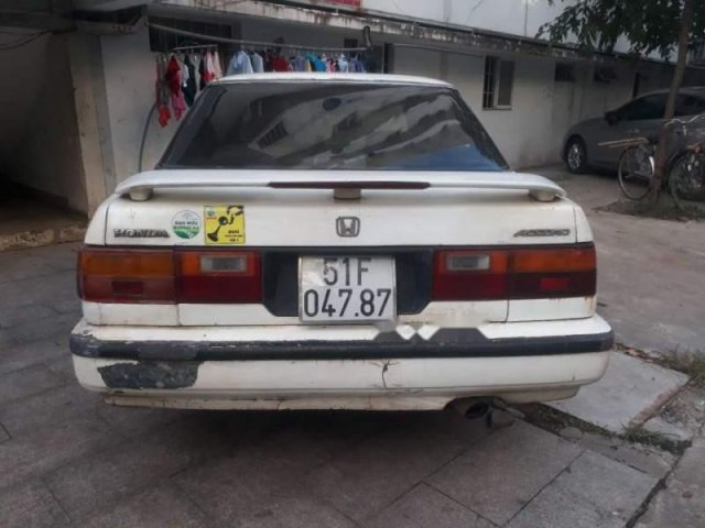 Bán Honda Accord sản xuất năm 1988, màu trắng, nhập khẩu nguyên chiếc, giá rẻ0