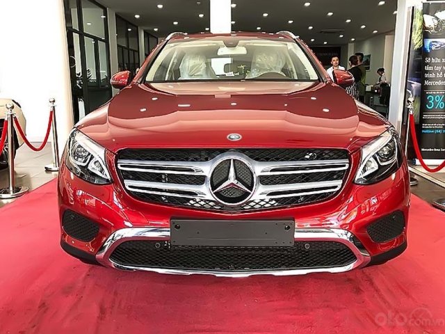 Bán Mercedes GLC 200 năm sản xuất 2019, màu đỏ