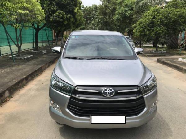 Xe Toyota Innova đời 2018, màu xám chính chủ