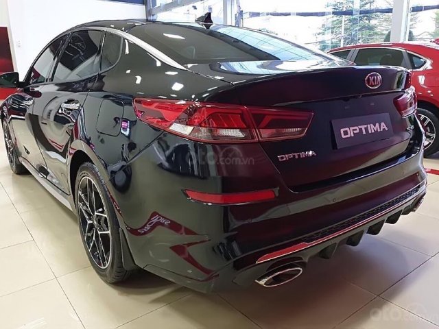 Bán xe Kia Optima 2.4 GT line đời 2019, màu đen 