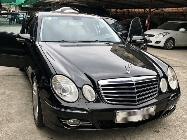 Bán Mercedes E200K đời 2008, màu đen 0