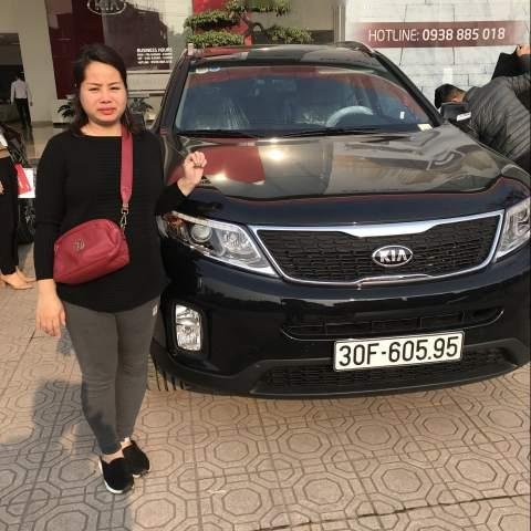 Cần bán Kia Sorento đời 2019, màu đen, bản đủ, máy dầu