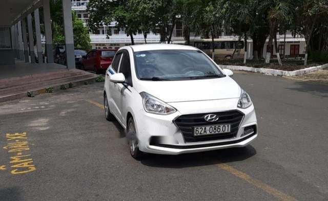 Chính chủ bán xe Hyundai Grand i10 sản xuất năm 2017, màu trắng, bản full options0