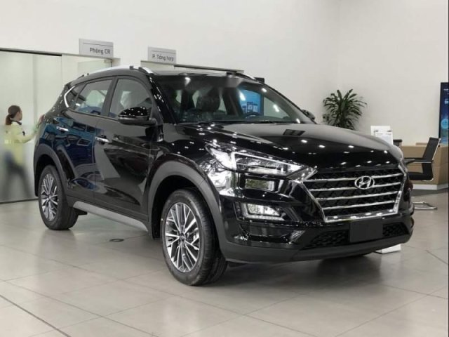 Bán xe Hyundai Tucson đời 2019, màu đen