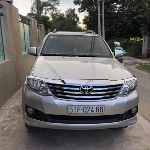 Bán Toyota Fortuner năm 2015, màu bạc, xe nhập0