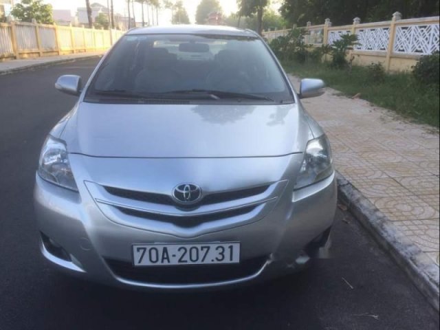 Bán Toyota Vios đời 2010, màu bạc, số sàn