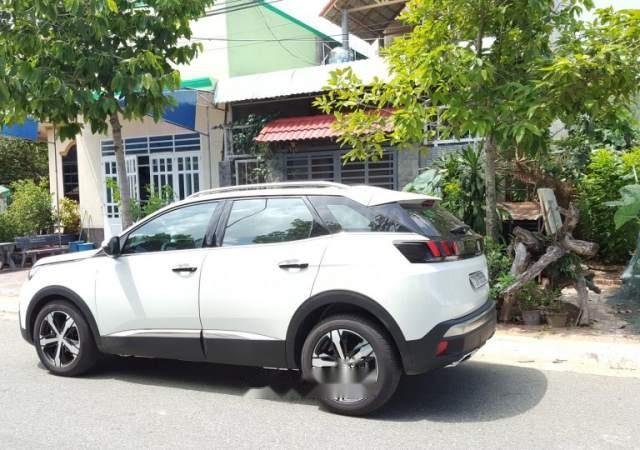 Cần bán xe Peugeot 3008 đời 2018, màu trắng còn mới