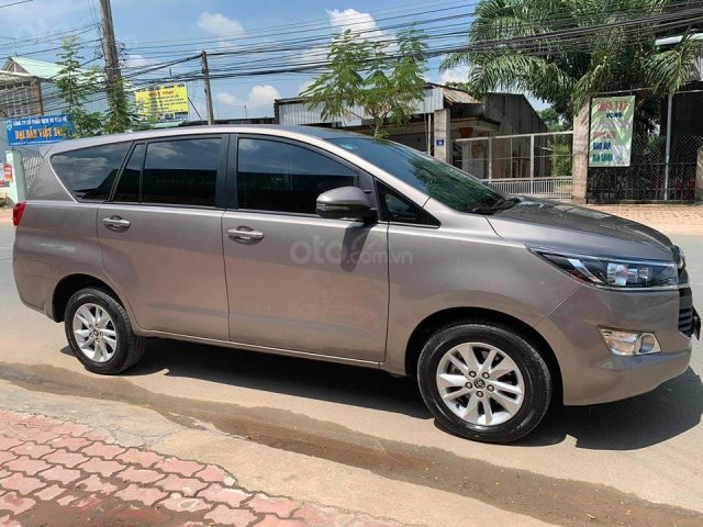 Cần bán xe Toyota Innova 2018, Đk 2019, số sàn, màu xám, BSTP