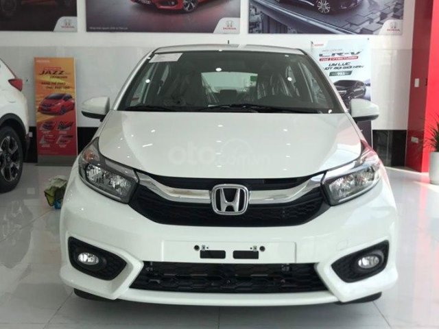 Bán Honda Brio V màu trắng, giá tốt, chỉ cần 100tr nhận xe, vay ngân hàng 90%, còn vài xe0