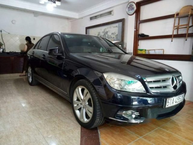 Cần bán gấp Mercedes sản xuất 2010, màu đen, xe gia đình sử dụng, không kinh doanh0