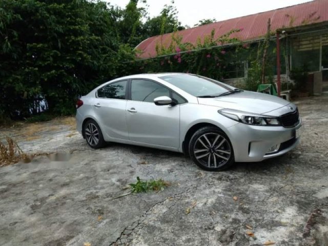 Cần bán Kia Cerato sản xuất 2016, màu bạc, chạy chuẩn 4 vạn, bao test hãng0