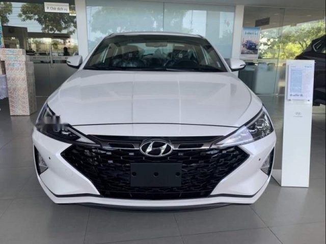 Cần bán xe Hyundai Elantra năm sản xuất 2019, xe mới 100%