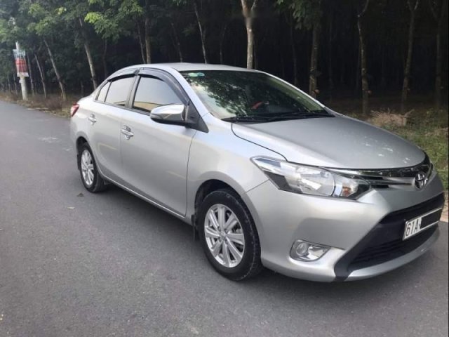 Cần bán lại xe Toyota Vios MT đời 2016, màu bạc  0