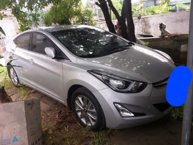 Cần bán lại xe Hyundai Elantra năm sản xuất 2015, màu bạc, giấy tờ đầy đủ