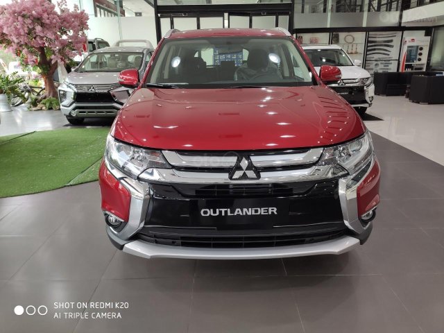 Bán ô tô Mitsubishi Outlander đời 2019, tất cả các màu với ưu đãi tốt nhất tháng 9