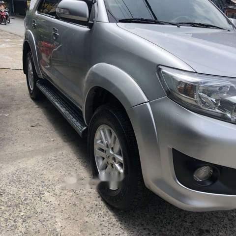 Chính chủ bán Toyota Fortuner đời 2012, màu bạc0