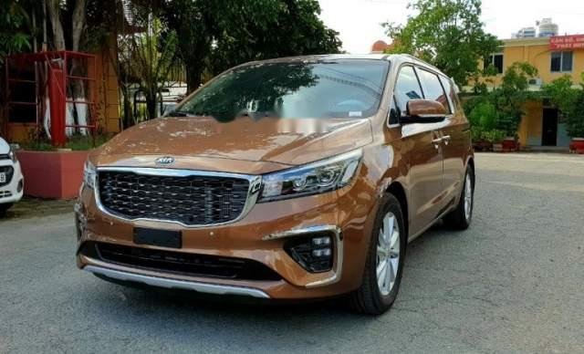 Cần bán xe Kia Sedona đời 2019, màu nâu