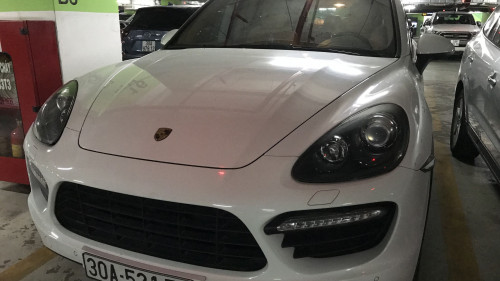 Cần bán gấp Porsche Cayenne 3,6 AT sản xuất 2013, màu trắng0