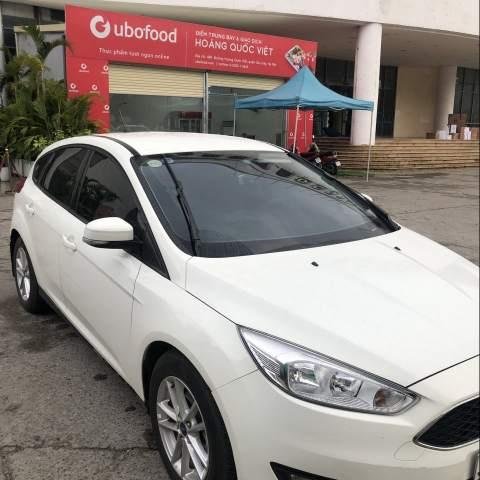 Bán xe Ford Focus 2018, màu trắng, xe sử dụng mới 6 tháng