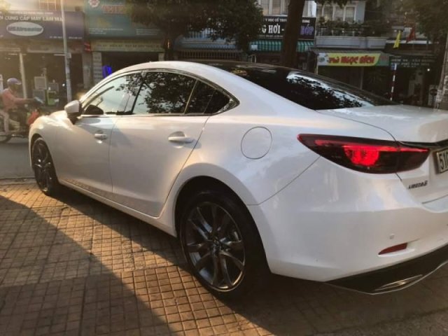 Cần bán gấp Mazda 6 2.5 2019, màu trắng0