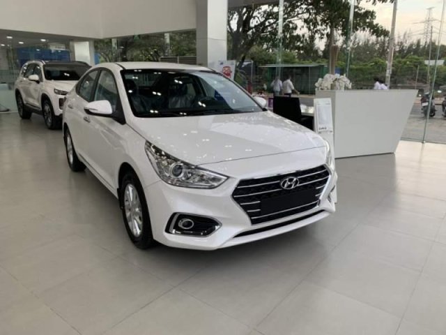 Bán Hyundai Accent 2019, màu trắng, giá chỉ 425 triệu